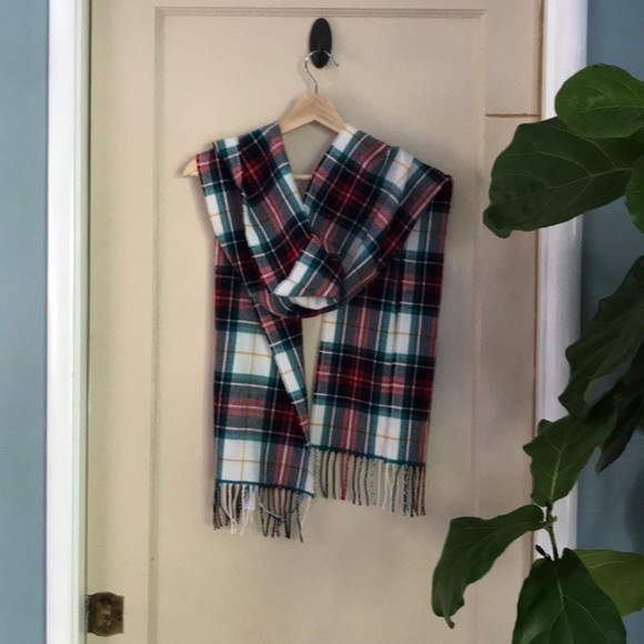 Old Navy Accessories - NWT Old Navy plaid scarf
